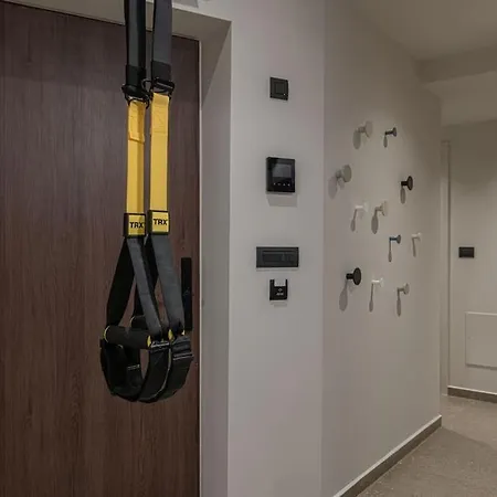 The Penthouse 아파트